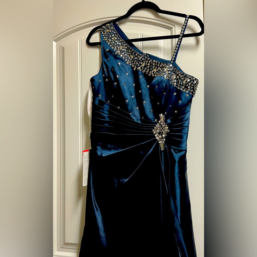 Beautiful evening dress size 12